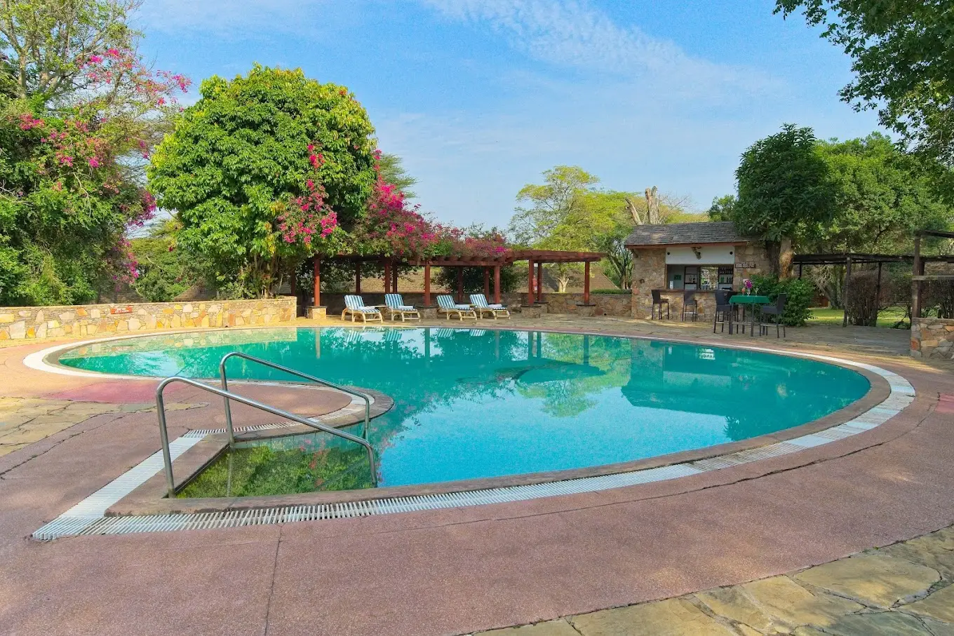 Keekorok Lodge pool side